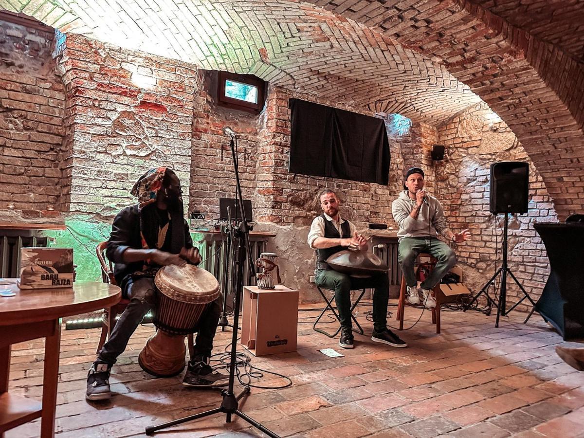 Hotel Zajazd Kultury, Dawniej Pocztowy Зелёна-Гура Экстерьер фото