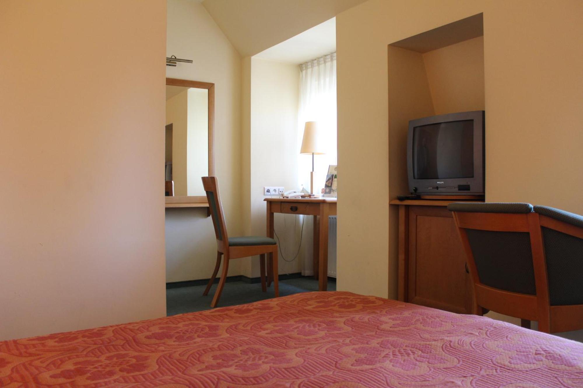 Hotel Zajazd Kultury, Dawniej Pocztowy Зелёна-Гура Экстерьер фото